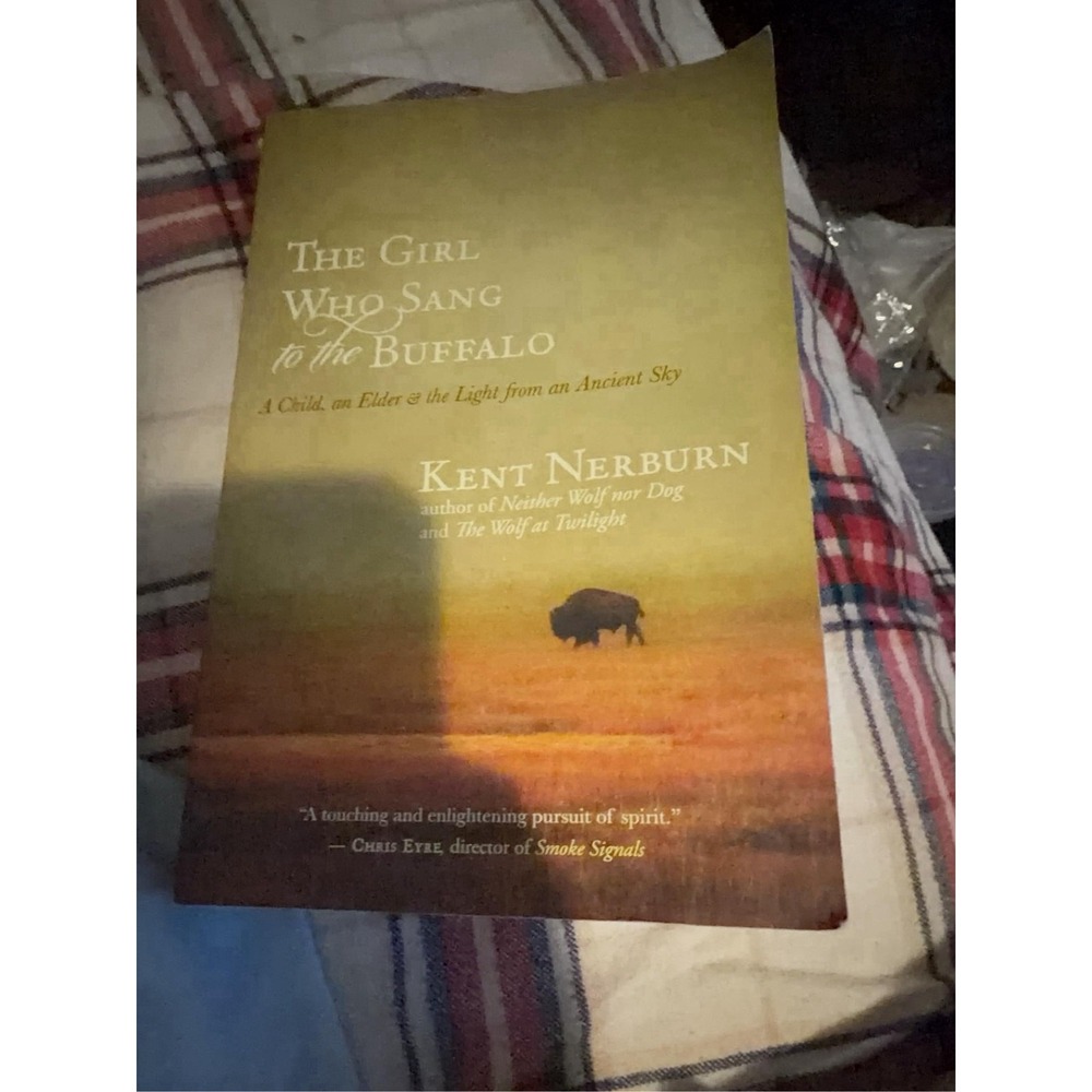 The Girl Who Sang to the Buffalo: A Child, an Elder, and the Light…VERY GOOD